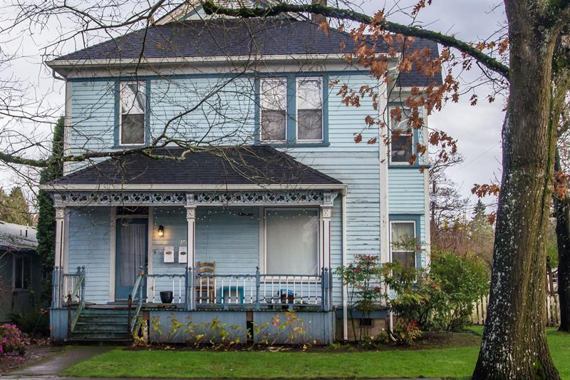 two-story-blue-historic-home-southeast-salem_web_1600x1067_color