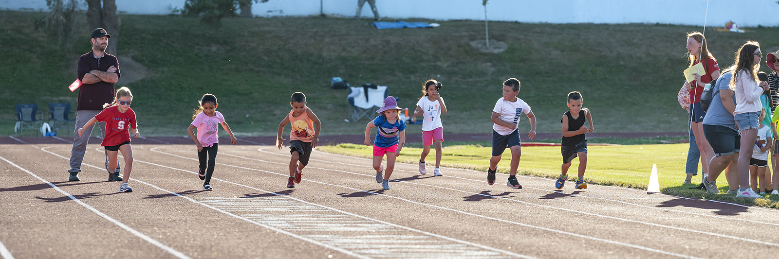 children-running-on-the-track