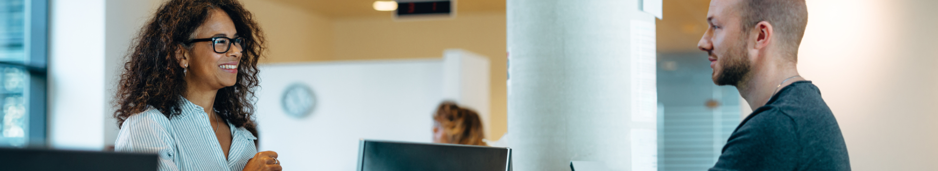 Help-Desk-Woman-Man-Stock-Photo-1600x533