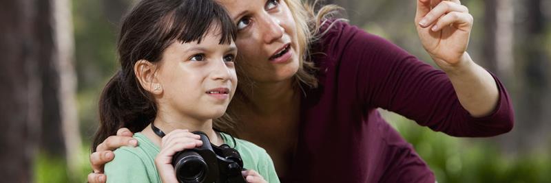 woman-and-child-birdwatching_web_1600x106_color