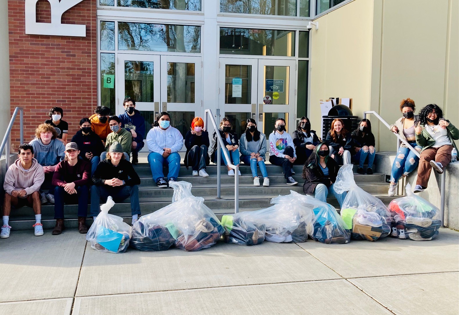 Shoe Battle 2022_SSHS Riley AVID Class Photo