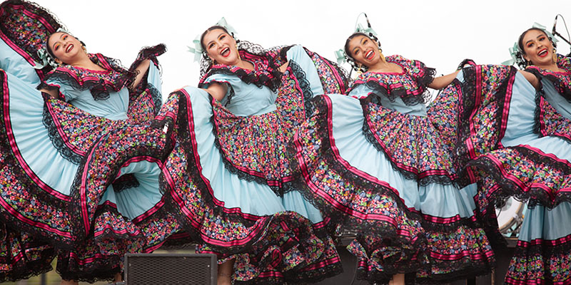 Women Dancing 800x400