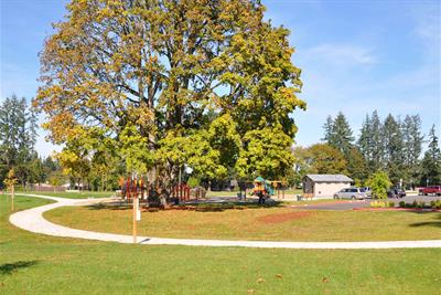 river road park playground and parking lot